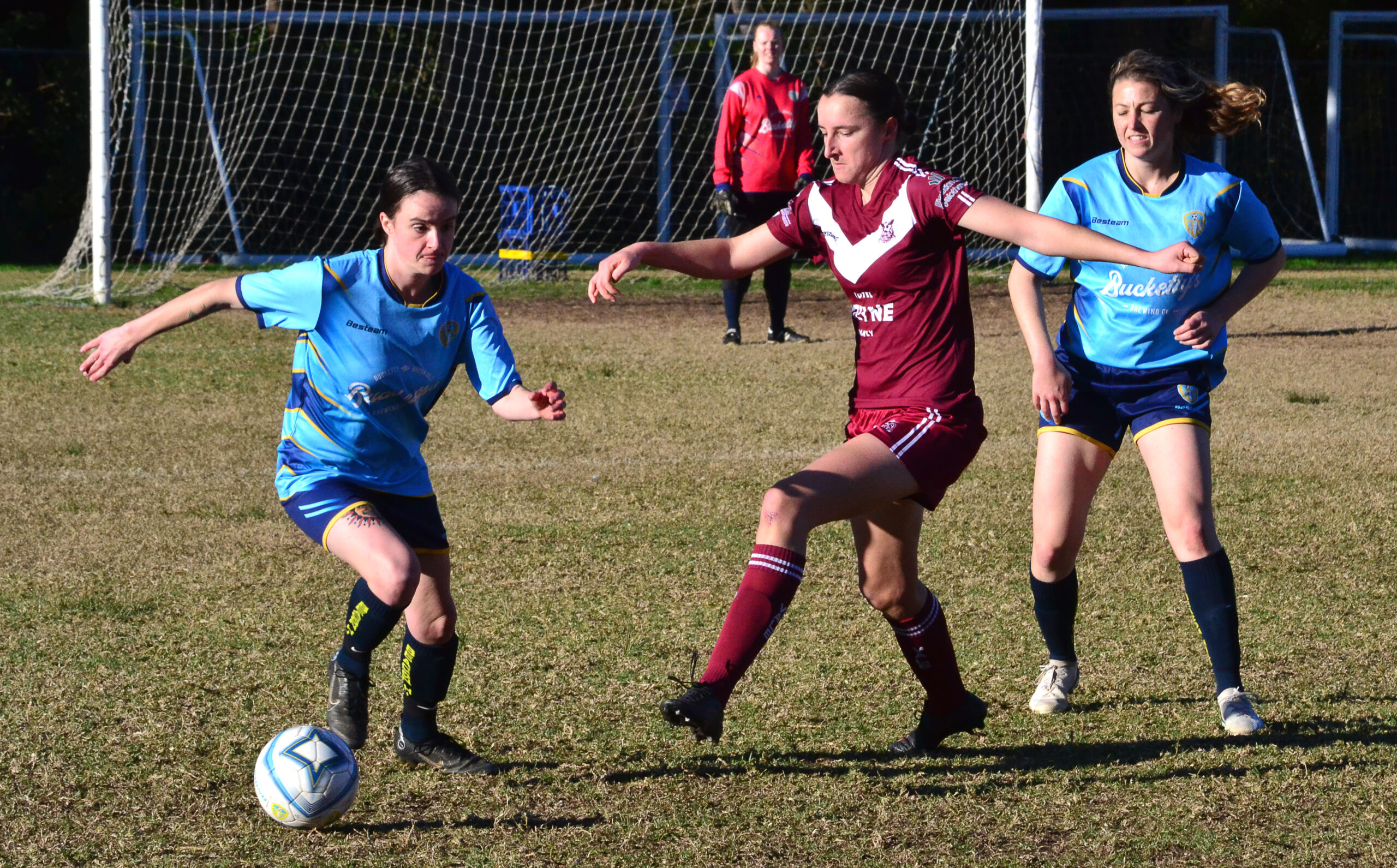Action from the 2023 Women's Premier League Round 9 game between Manly Vale and Beacon Hill. Photo supplied by Graeme Bolton.