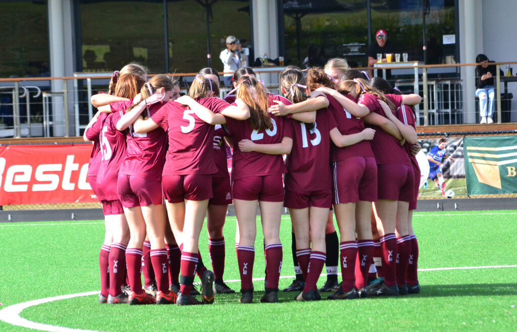 Manly Vale huddle before the 2023 18 Women's State Cup Final against Shellharbour. Photo credit: Graeme Bolton